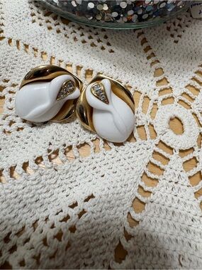 KJL Midnight Rose White Bud Earrings -Vintage